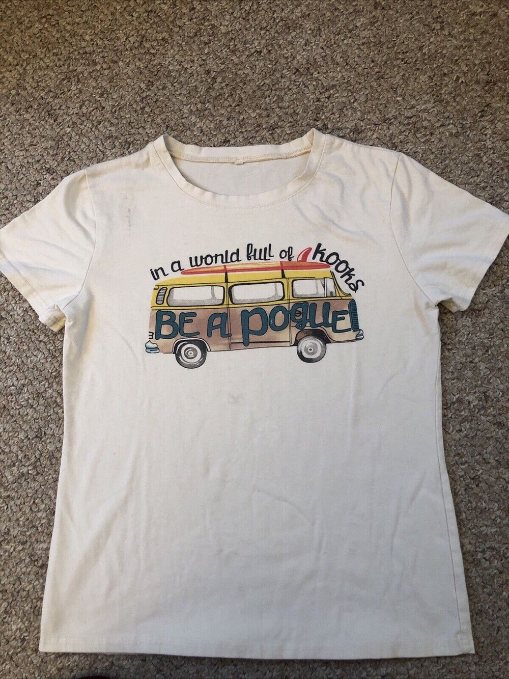 NETFLIX Outer Banks "In A World Full Of Kooks Be A Pogue" Cream T-Shirt: Size Sm